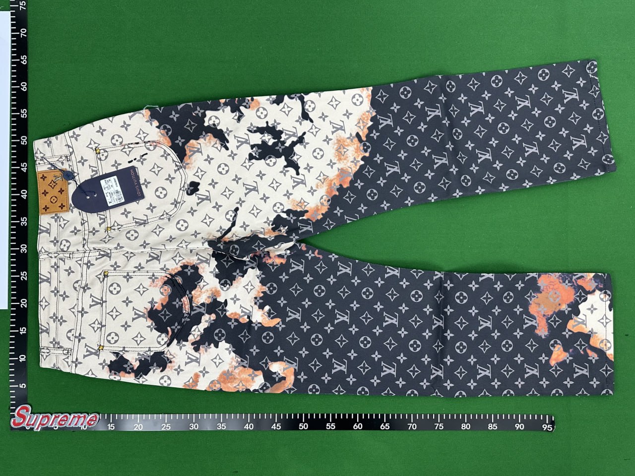 Louis Vuitton Monogram Jeans [20 styles] -2