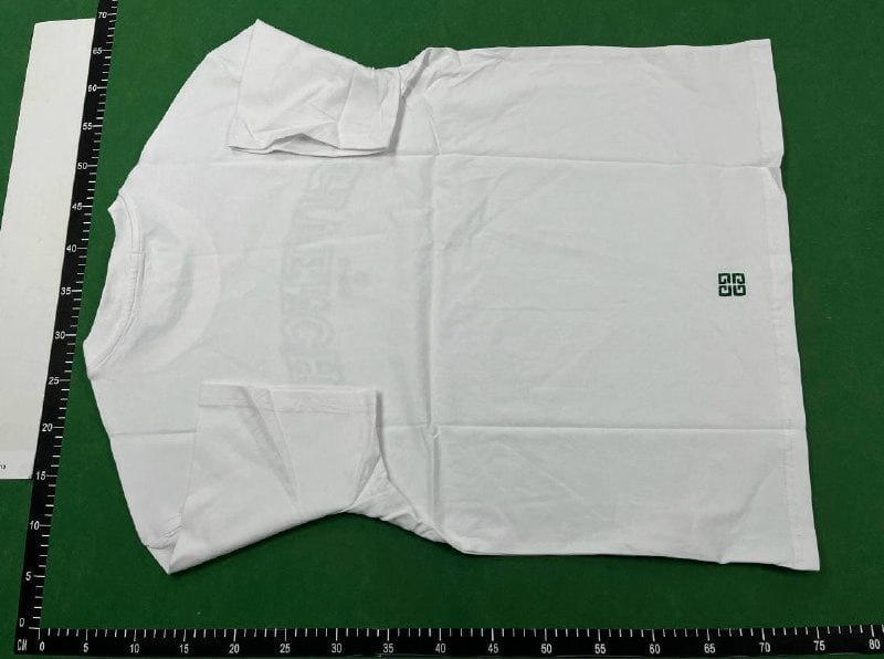 Camiseta  Givenchy -3