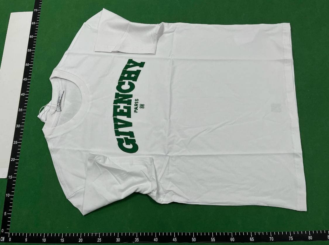 Camiseta  Givenchy -4