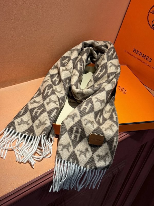 Chanel CC Logo Scarf [33 styles] -4