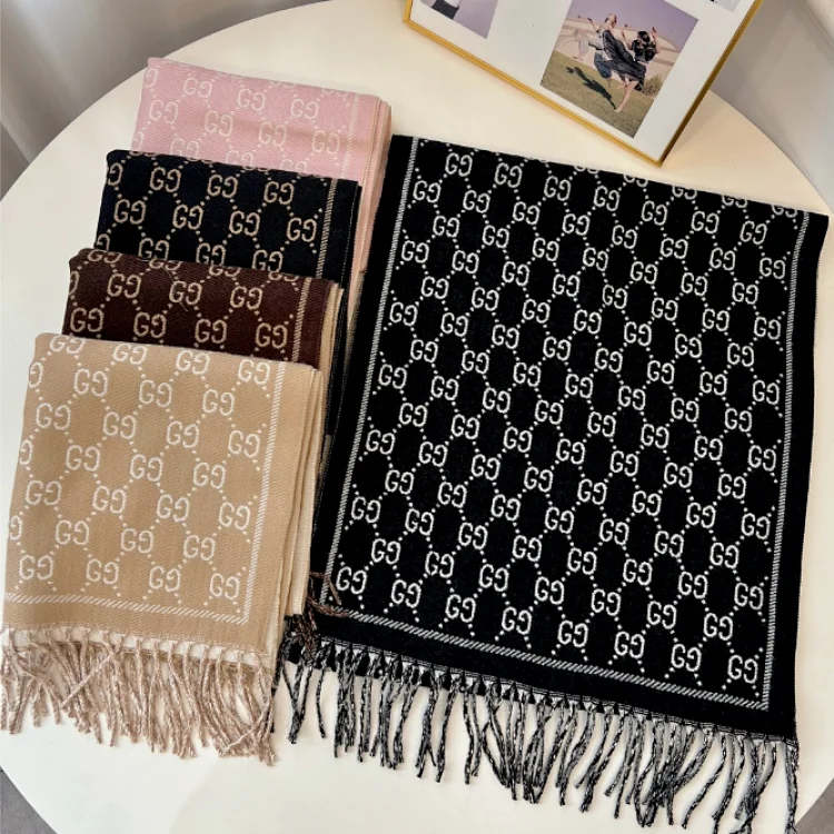  Gucci Scarf