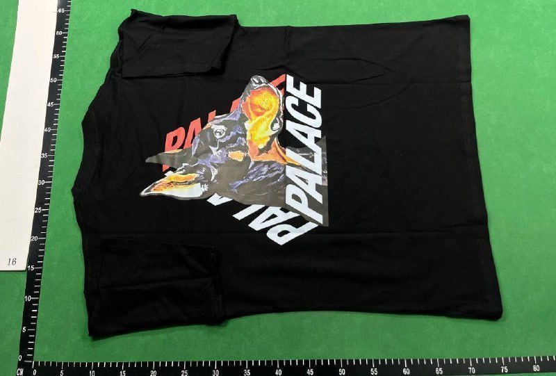 Palace T-shirt   (36 CP) -3
