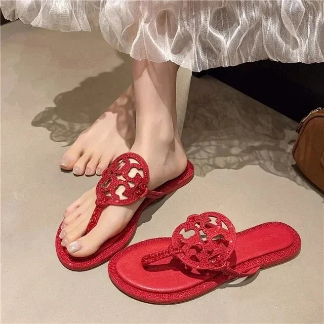 Tory Bury New diamond flat bottom women's slippers ins fashionable beach thong toe rivet rhinestone flip flop -2