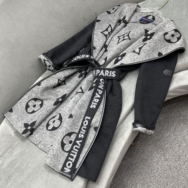  LV Embroidered double faced coat -3