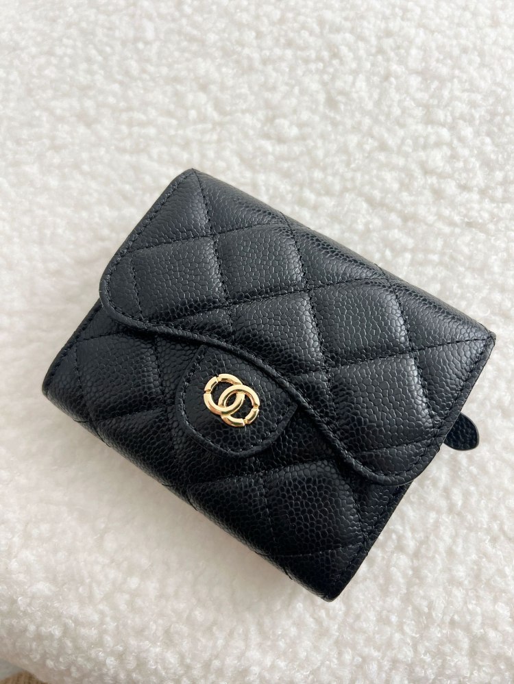 Chanel tri-fold compact quilted card holder -2